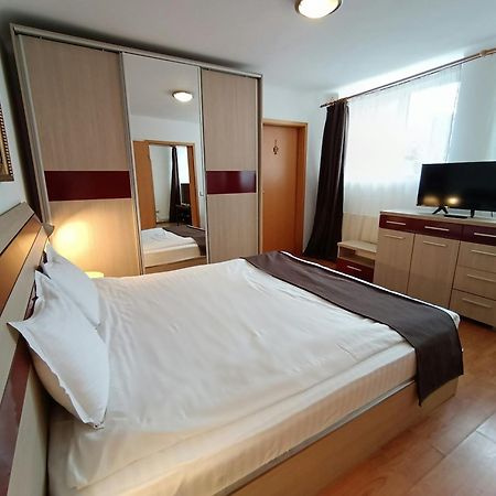 Central Park Apartments Braşov Esterno foto