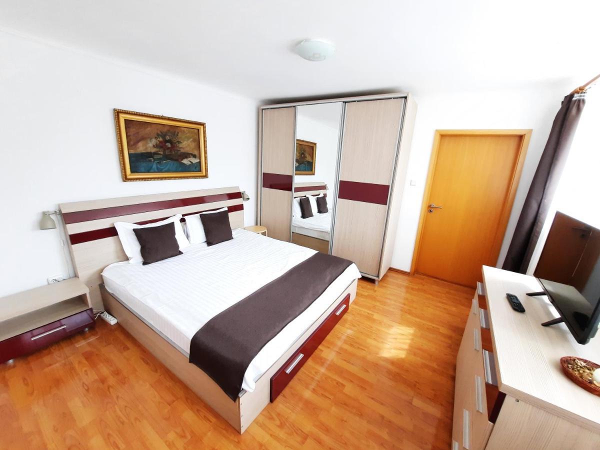 Central Park Apartments Braşov Esterno foto